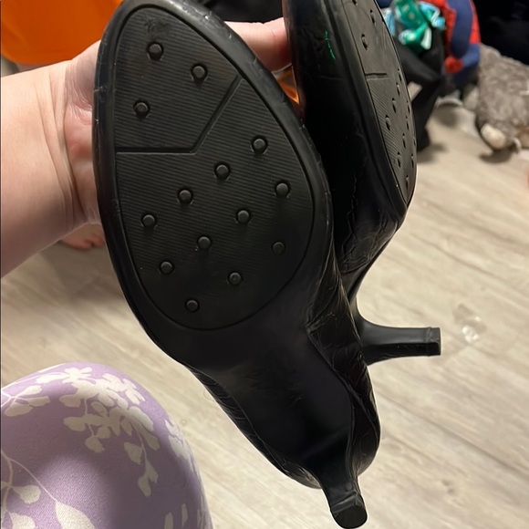 Black Quilted Women’s Shoes by Life Stride - Picture 2 of 4